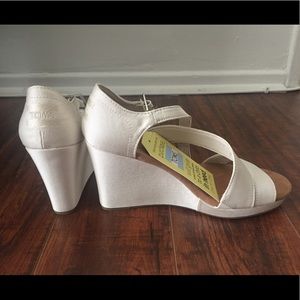 Clarissa TOMS in Champagne Grosgrain